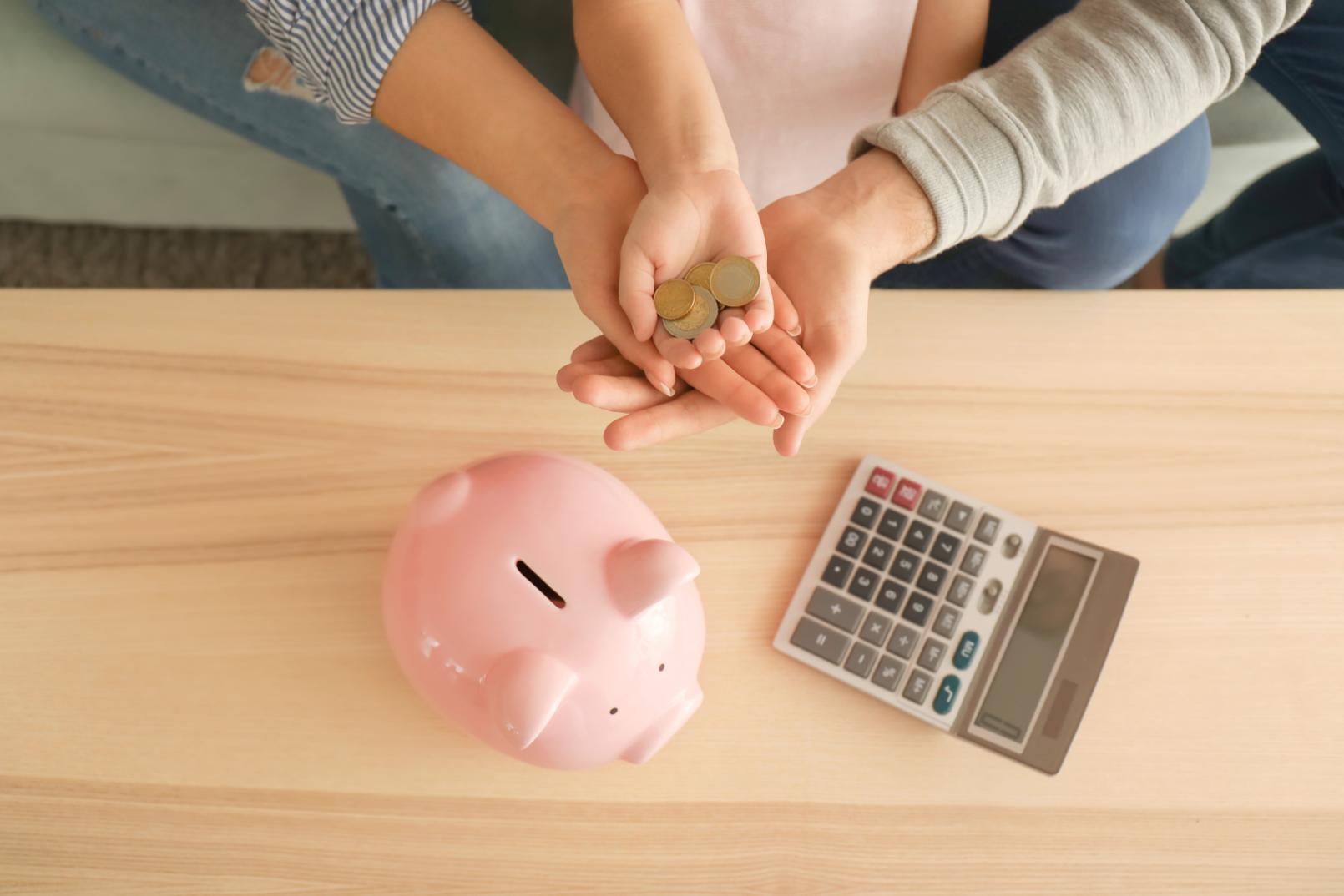 Educatie financiara pentru copii cum contribuie asigurarile la viitorul celor mici