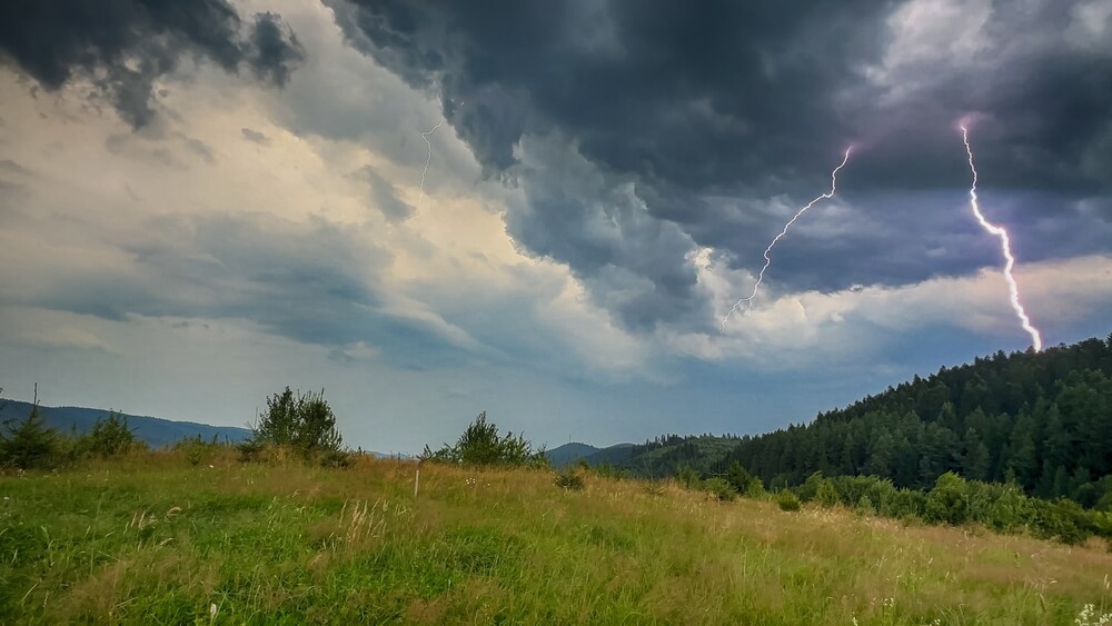 Fenomenele meteo extreme - ce le cauzeaza si cum ne pot pune viata in pericol