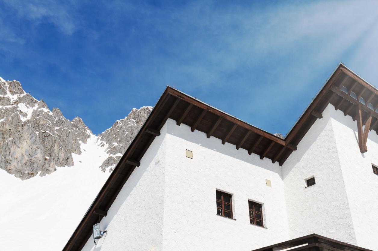 2. Avalansa - munte, casa, zapada