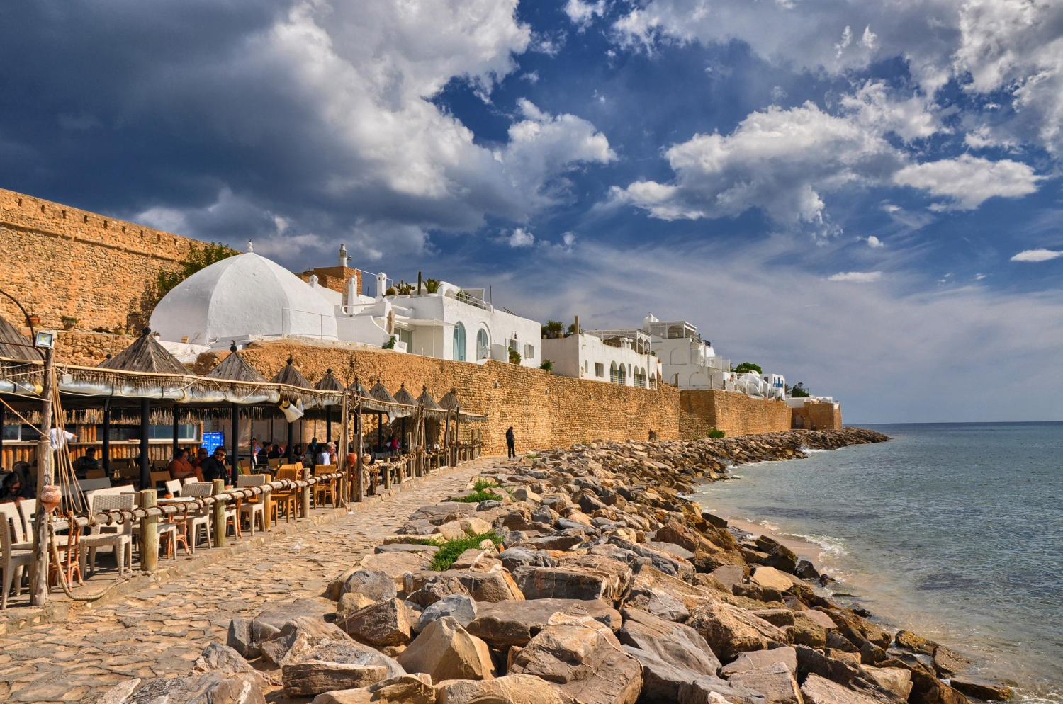 5. sfaturi pentru calatorie in tunisia - mare, terasa, stanci
