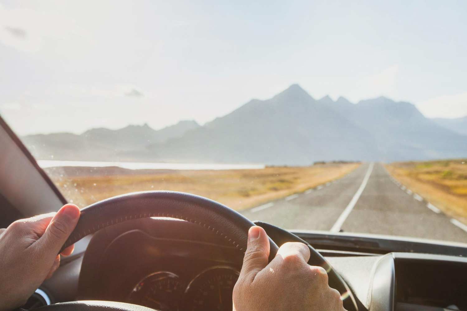 7. road trip romania - volan, drum, maini
